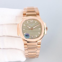 Patek Philippe Nautilus en Oro Rosa con Esfera Verde Oliva - Refinamiento y Estilo Contemporáneo