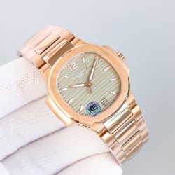 Patek Philippe Nautilus en Oro Rosa con Esfera Verde Oliva - Refinamiento y Estilo Contemporáneo